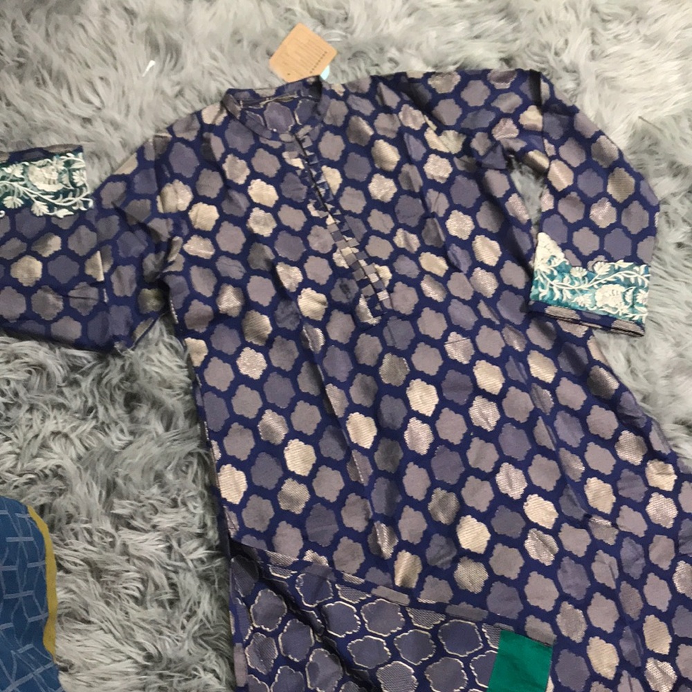 Nwt beautiful embroidered/laced jacquard kurta